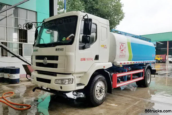 Dongfeng Liuqi Chenglong M3 180hp 4X2(6 wheels) water sprinkler truck (Zhongjie brand) Exterior (2) | 86Trucks