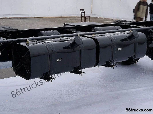 Dongfeng Liuqi Chenglong 609 Medium Truck 160 hp 4X2(6 wheels) 6.75m Van Cargo Truck Chassis (3) | 86Trucks