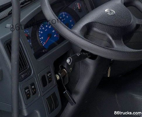 Dongfeng Liuqi Chenglong 609 Medium Truck 160 hp 4X2(6 wheels) 6.75m Van Cargo Truck Cab (1) | 86Trucks