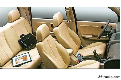 Zhongxing Weihu Super Luxury 2.4L Gas Double Cab Pickup (1) | 86Trucks