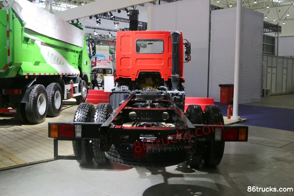 Dongfeng Liuqi Chenglong L3 160 ch 4X2(6 roues) châssis de camion porteur à ridelles avec cabine couchette 6,75 m Extérieur (3) | 86Trucks