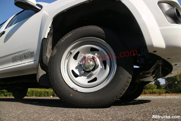 Qiling Auto T100 Luxury Edition 2.2L Gasoline 2WD Double-row Pickup Truck Body (1) | 86Trucks