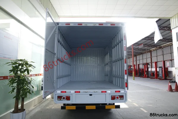 Dongfeng Electric Capt EV300 4.5T 4.13m Single Row Pure Electric Van Light Truck 99.8kWh 4X2(6 wheels) Body (3) | 86Trucks