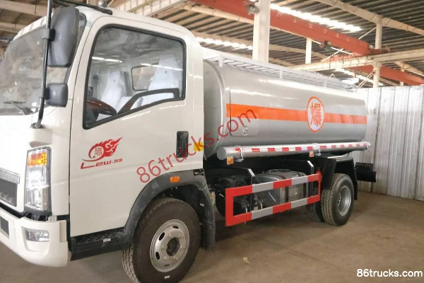 Sinotruk HOWO Hanjiang 156 hp 4X2(6 wheels) fuel tanker truck (Danling brand) Exterior (3) | 86Trucks