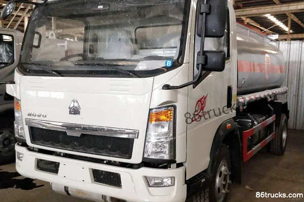 Sinotruk HOWO Hanjiang 156 hp 4X2(6 wheels) fuel tanker truck (Danling brand) Exterior (2) | 86Trucks