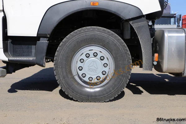 Sinotruk HOWO T7H Heavy Truck 440 hp 6X4(10 wheels) Tractor Truck (3225mm Wheelbase) Chassis (3) | 86Trucks