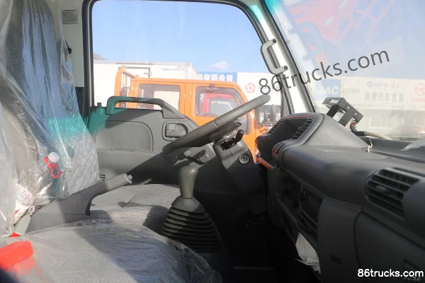 Isuzu 100P 98 ch 4X2(6 roues) camion frigorifique Cabine (3) | 86Trucks