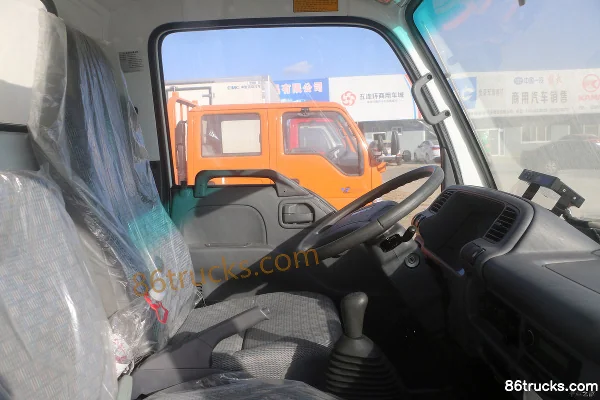 Isuzu 100P 98 ch 4X2(6 roues) camion frigorifique Cabine (2) | 86Trucks
