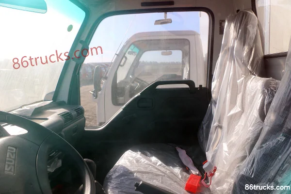 Isuzu 100P 98 ch 4X2(6 roues) camion frigorifique Cabine (1) | 86Trucks