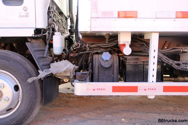 Isuzu 100P 98 ch 4X2(6 roues) camion frigorifique Châssis (3) | 86Trucks