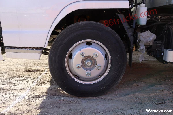 Isuzu 100P 98 ch 4X2(6 roues) camion frigorifique Châssis (2) | 86Trucks