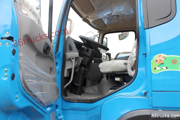 Dongfeng Jingying Light Cargo Feeder Transport Edition 220hp 4X2(6 wheels) tractor truck (EQ4160VF) Cab (1) | 86Trucks