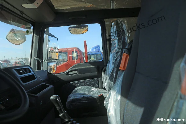 Sinotruk Sitrak C5H camion lourd 340 ch 8X4(12 roues) châssis de camion porteur à ridelles 8,6 m Cabine (3) | 86Trucks