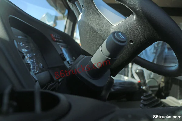 Sinotruk Sitrak C5H camion lourd 340 ch 8X4(12 roues) châssis de camion porteur à ridelles 8,6 m Cabine (2) | 86Trucks