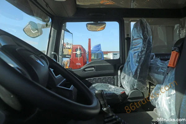 Sinotruk Sitrak C5H camion lourd 340 ch 8X4(12 roues) châssis de camion porteur à ridelles 8,6 m Cabine (1) | 86Trucks