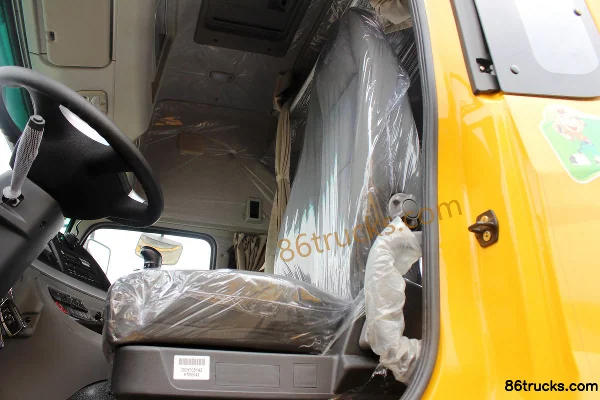Dongfeng Tesun Heavy Truck 380 hp 6X4(10 wheels) LNG Tractor Truck (DFE4250VFN) Cab (2) | 86Trucks