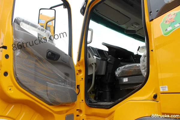 Dongfeng Tesun Heavy Truck 380 hp 6X4(10 wheels) LNG Tractor Truck (DFE4250VFN) Cab (1) | 86Trucks