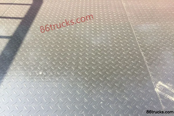 Dongfeng F7 Super Power 2.4L Diesel 180 hp 4X2(6 wheels) Fast Gear 8-Speed 3.8m Semi-Cab Chassis Cargo Truck Body (1) | 86Trucks