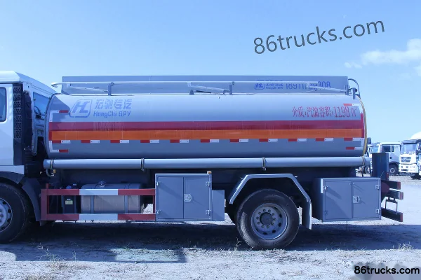 Sinotruk HOWO T5G 210hp 4X2(6 wheels) fuel tanker truck (Xingshi brand) Body (2) | 86Trucks