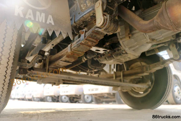 Kama Jinyunka 87 hp 4X2(6 wheels) 2.29m double-row flatbed light truck Chassis (3) | 86Trucks