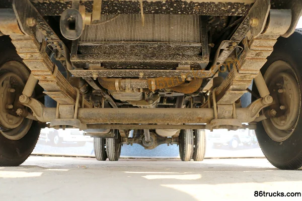 Kama Jinyunka 87 hp 4X2(6 wheels) 2.29m double-row flatbed light truck Chassis (2) | 86Trucks