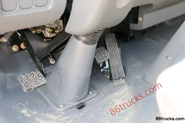 Kama GK6 Junteng 95 hp 4X2(6 wheels) 3.45m dump truck Cab (3) | 86Trucks
