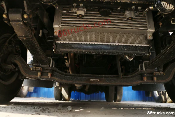 Foton Aumark Série 3 143 ch 4X2(6 roues) Fourgon léger à cabine simple 4,165 m Châssis (1) | 86Trucks