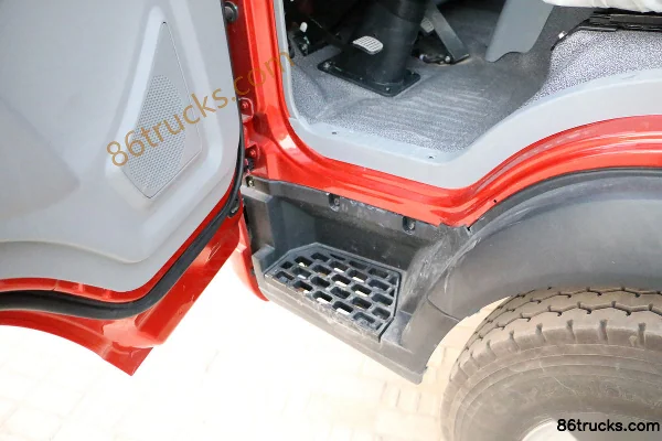 Sinotruk HOWO Hanjiang 110 hp 4X2(6 wheels) 3.1m Dump Truck (WLY 5-speed) Cab (2) | 86Trucks