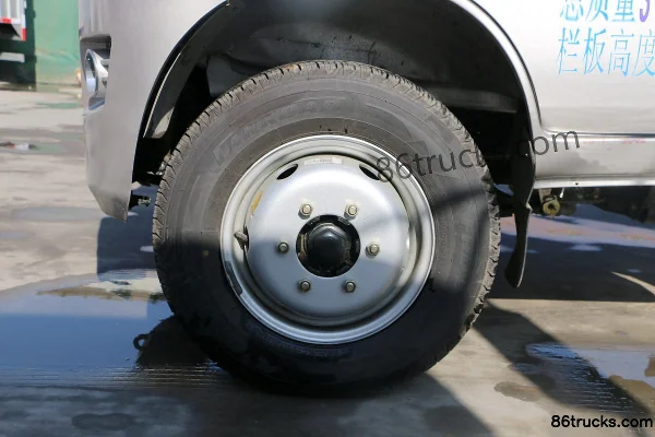 Kama W01 87hp 4X2(6 wheels) 2.62m double-row flatbed mini truck Chassis (3) | 86Trucks