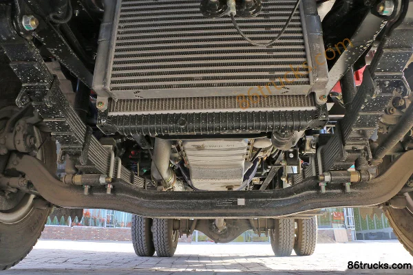 Sinotruk HOWO Hanjiang 170 hp 4X2(6 wheels) 4.15m single-row stake truck Chassis (1) | 86Trucks