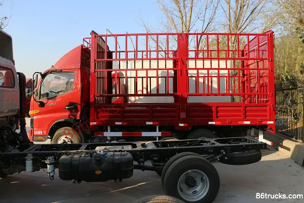 JAC Junling V6 143hp 4X2(6 wheels) 4.235m Single Row Stake Truck Exterior (3) | 86Trucks