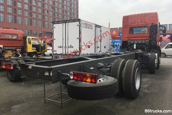 Sinotruk W5B-H camion lourd 280 ch 6X2(8 roues) camion porteur à ridelles 7,8 m Extérieur (3) | 86Trucks