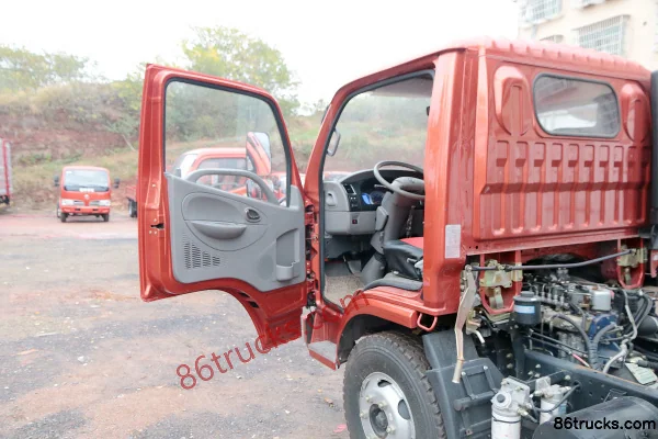 Dongfeng Furui F7 95 hp 4X2(6 wheels) 4.2m dump truck (Φ90 dual lift) (Yunnei) Cab (1) | 86Trucks