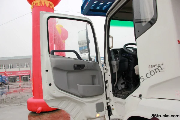 Dongfeng Commercial Vehicle Tianjin Medium Truck 292 hp 6X2(8 wheels) Car Carrier Truck Cab (1) | 86Trucks
