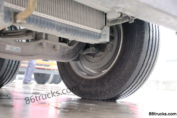 Dongfeng Commercial Vehicle Tianjin Medium Truck 292 hp 6X2(8 wheels) Car Carrier Truck Chassis (2) | 86Trucks