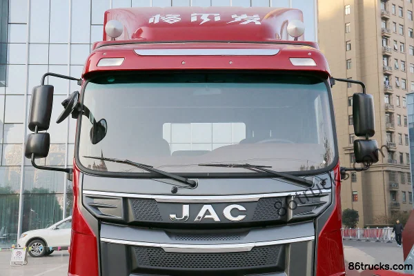 JAC Gallop A5L Medium Truck Comfort Edition 190 hp 4X2(6 wheels) 6.8m Flatbed Cargo Truck Chassis Exterior (3) | 86Trucks