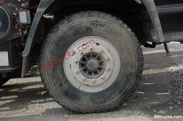 Dongfeng Liuqi Chenglong M5 350 hp 8X4(12 wheels) 8m dump truck chassis (2) | 86Trucks
