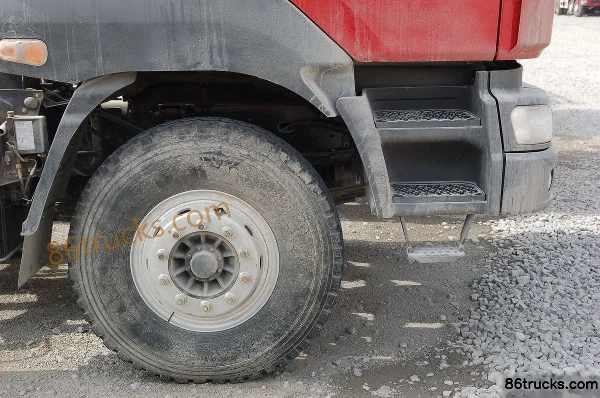 Dongfeng Liuqi Chenglong M5 350 hp 8X4(12 wheels) 8m dump truck chassis (1) | 86Trucks