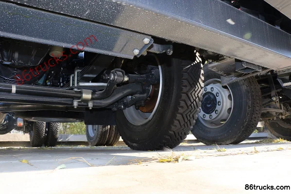 IVECO Eurocargo Series Heavy Truck 251 hp 4X2(6 wheels) Single Row Cargo Truck Chassis (2) | 86Trucks