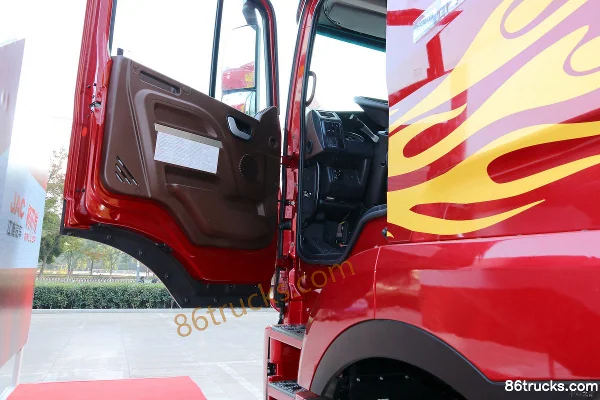 JAC Gallop K5W Heavy Truck Standard Load Version 430 hp 6X4(10 wheels) Tractor Truck Cab (1) | 86Trucks