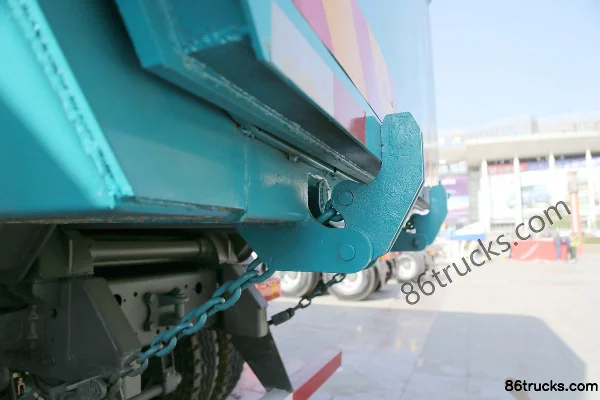 Sinotruk Steyr D7B heavy truck 380hp 6X4(10 wheels) 5.6m muck dump truck Chassis (2) | 86Trucks