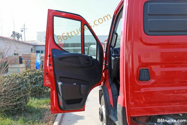 IVECO Daily medium truck 170hp 4X2(6 wheels) single-row cargo truck chassis Cab (1) | 86Trucks