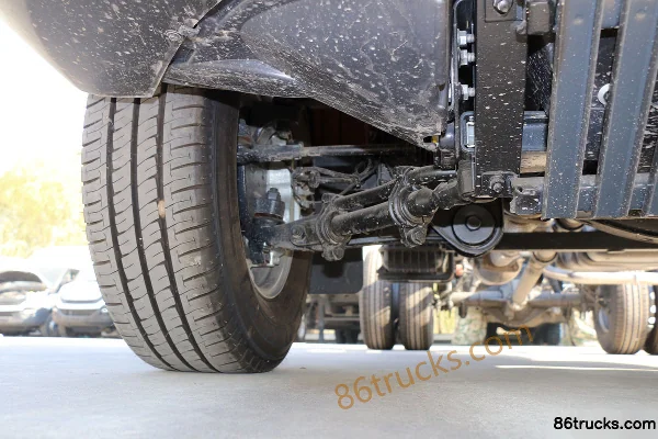 IVECO Daily medium truck 170hp 4X2(6 wheels) single-row cargo truck chassis (2) | 86Trucks
