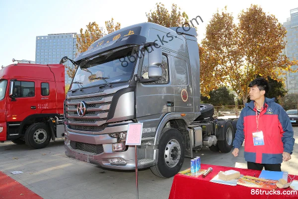 Dayun New N8V Heavy Truck Heavy Duty Type 430 hp 6X4(10 wheels) Tractor Truck (4.26 Ratio) Exterior (3) | 86Trucks