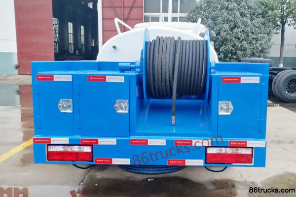 Dongfeng Duolika D6 102 hp 4X2(6 wheels) Cleaning Truck (Chengliwei Brand) Exterior (2) | 86Trucks