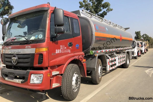 Foton Auman ETX 270hp 6X4(10 wheels) Fuel Tanker Truck (Chengliwei Brand) Exterior (2) | 86Trucks