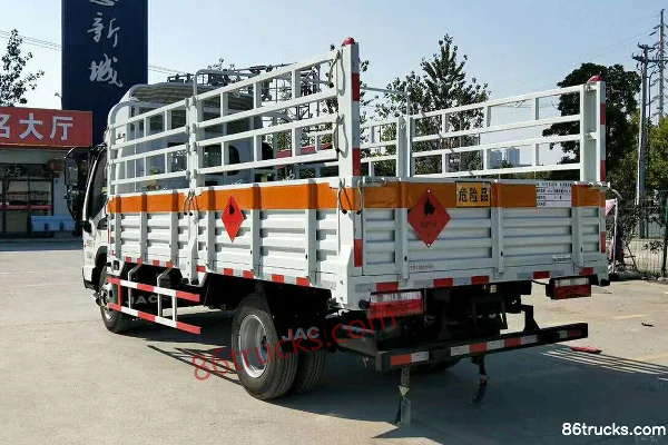 JAC Junling E5 130 hp 4X2(6 wheels) 4.1m gas cylinder transport truck Exterior (2) | 86Trucks