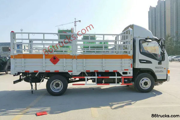 JAC Junling E5 130 hp 4X2(6 wheels) 4.1m gas cylinder transport truck Exterior (3) | 86Trucks