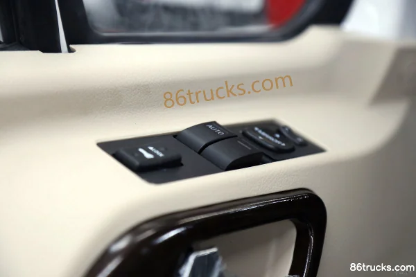 Jiuzhou 4.5T 6m Pure Electric Enclosed Van 75.04kWh Cab (3) | 86Trucks