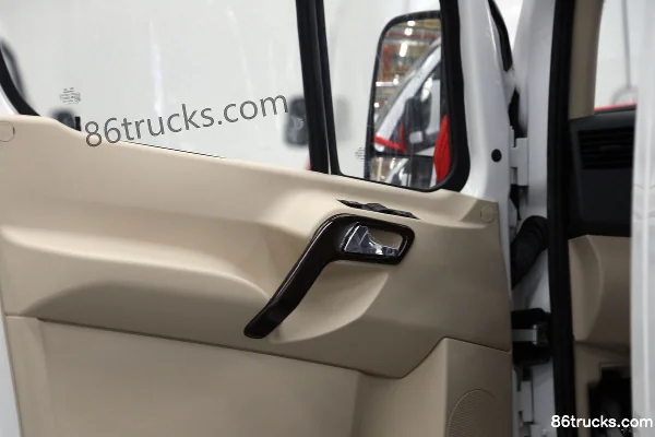 Jiuzhou 4.5T 6m Pure Electric Enclosed Van 75.04kWh Cab (2) | 86Trucks